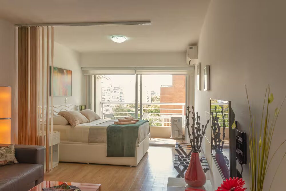 Monoambiente con balcón